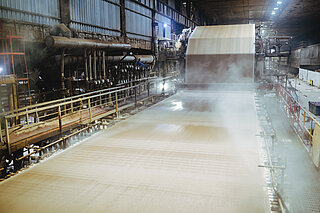 Effektiv separering av fuktighet fra hydraulikk /-og smøreolje med vakuumbaserte vannutskillere fra HYDAC for papir industrien.