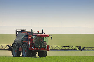 Use our hydraulic generator to increase the precision of your field sprayer.